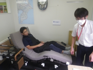 最新介護ベッドのご紹介　シーホネンス社”Emi”　背上げ機能に追加して頭上げ機能搭載！